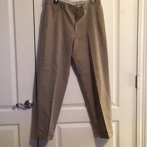 Bills khaki classic fit size 34 in excellent condition